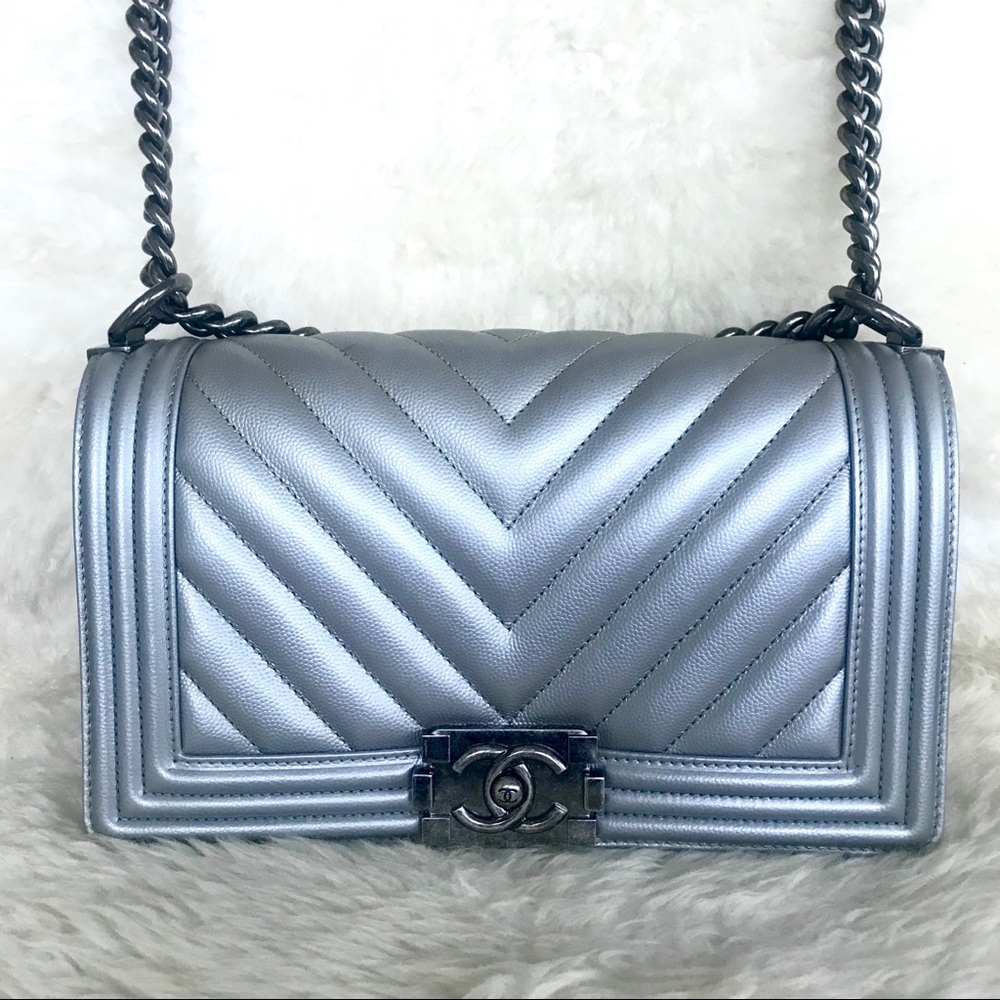 CHANEL Chevron Boy Bag Old Medium - Picture 1 of 8